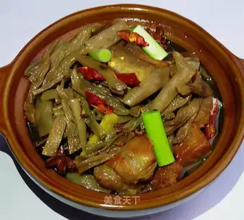 A can of dried beans