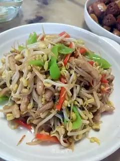 Scrambled green bean sprouts
