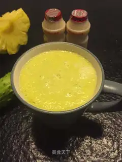 Fresh pineapple juice