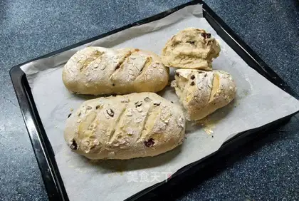 A fruit bun