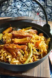 Iron-pot chops, bean horn noodles