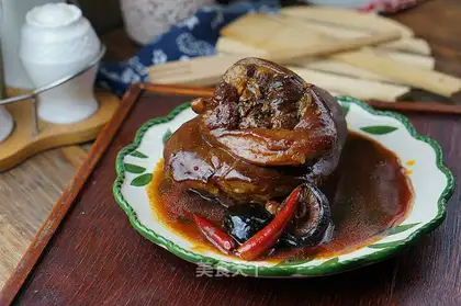 Soy sauce and pig hoof
