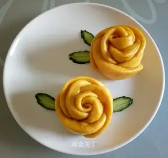 Rose buns