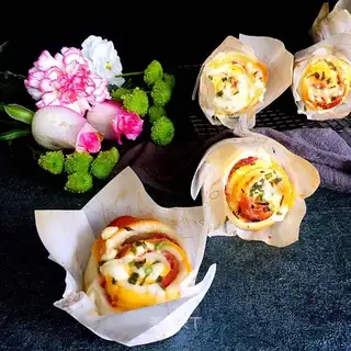 Bacon cheese rolls