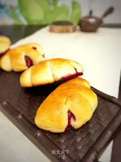Cherry jam bread