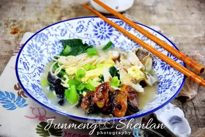 Squirty fish noodles