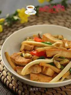 Peanut sprouts and tofu