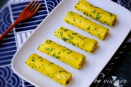 Garlic egg rolls