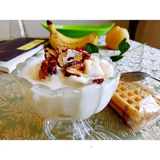 Banana date salad