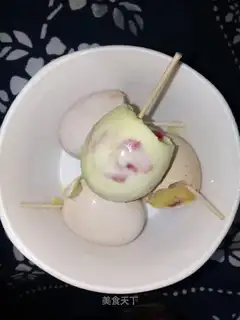 Yogurt strawberry ice cream