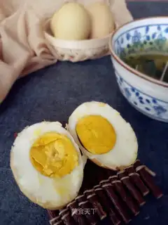 Eggs boiled by herbs