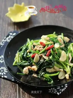 Spinach fried meat