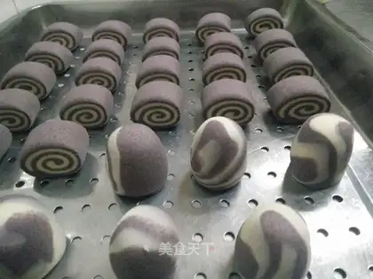 Double-coloured buns