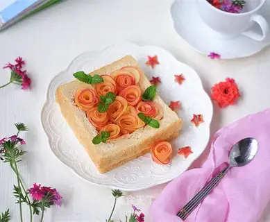 Apple roses, toast box