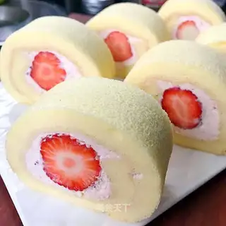 Strawberry cream rolls