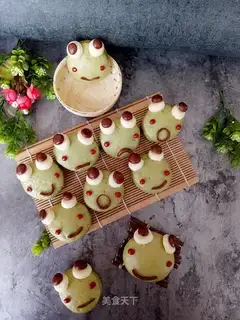Elbow frog buns
