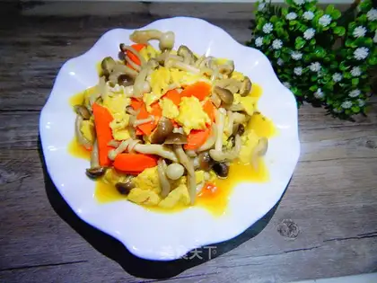 Crab mushrooms and fried eggs
