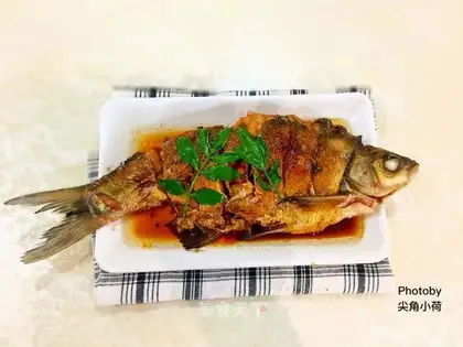 The flower leaves burn the fish