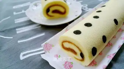 Cake rolls with caviar