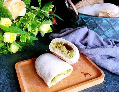 Cream tuna bread