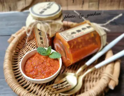 Homemade garlic sauce