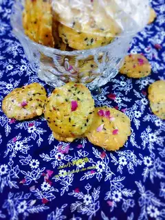 The rose, the sesame peanut