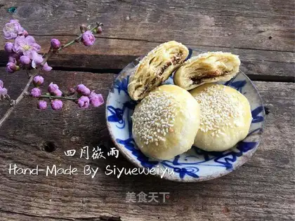 Red sugar sesame pancakes