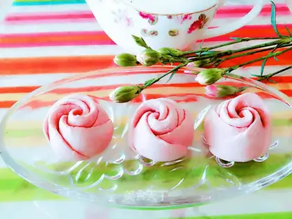 Rose buns