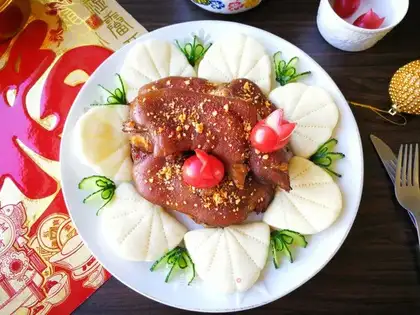 Spicy roasted pigs