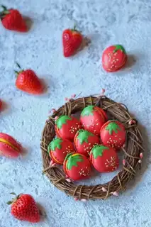 French strawberry macaron