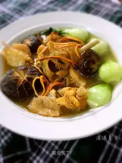 Chicken soup with mushrooms