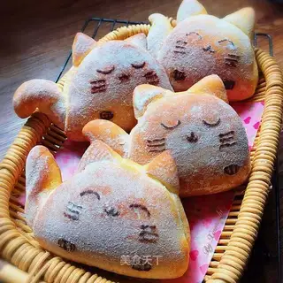 Cat bean bread