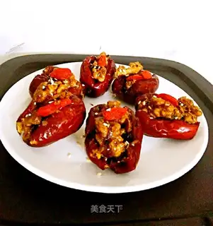 Red dates and walnuts