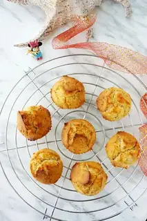 Sour cream pineapple rib cake