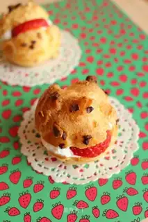 Strawberry-cracker