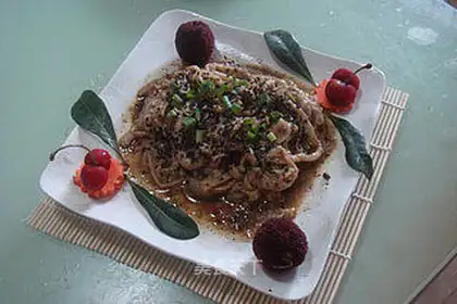Shredling tomato salad