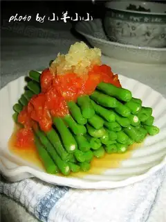 Garlic tomatoes poured with cowpeas