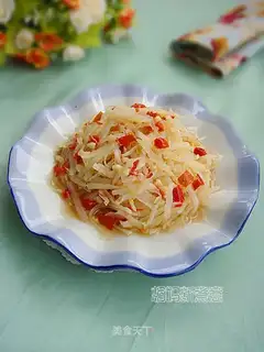 Chop pepper mixed with shredded potatoes