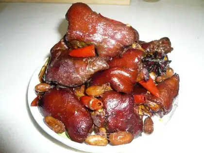 stewed pig's trotters
