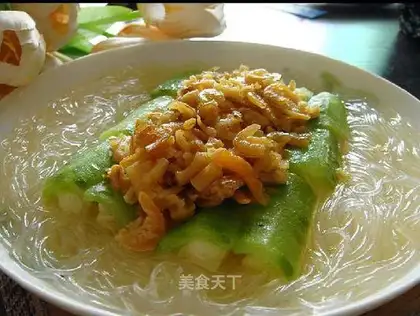 Steamed loofah with shrimp and scallops