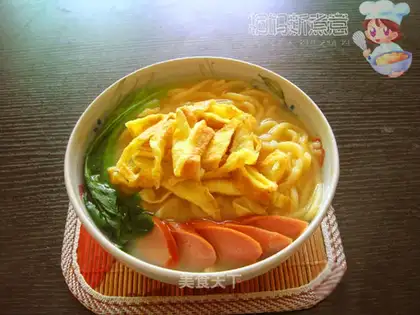 Green vegetables, ham and egg noodles
