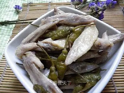Fin fins with pickled pepper