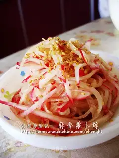 Shredded radish with sesame flavor
