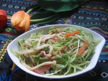 Pine willow sprouts mixed with mushroom mushrooms