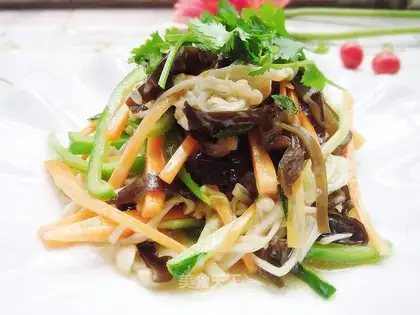 Flammulina velutipes mixed with mixed vegetables