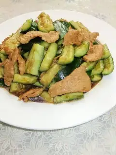 Meat slices with cucumber