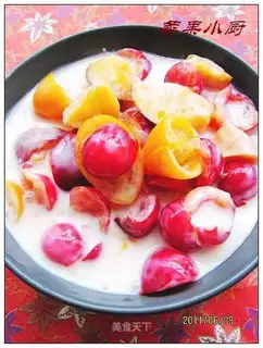 Yogurt mixed fruit salad