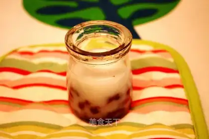 Coconut milk red bean pudding
