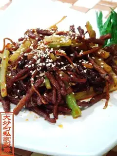 Dry stir-fried shredded beef