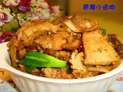 Spicy small braised pork